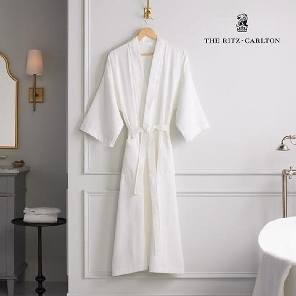 Ritz-Carlton Hotel Cotton Waffle Knit Bath Robe White One Size Luxury Gift Set